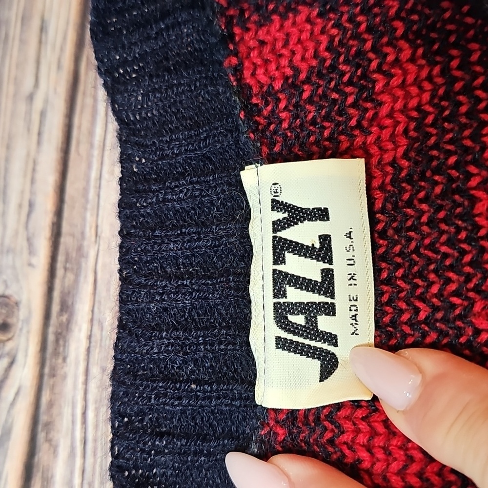 VINTAGE JAZZY NAVY & RED GEOMETRIC PATTERN TWO-PIECE SWEATER & SKIRT SET - Picture 13 of 14